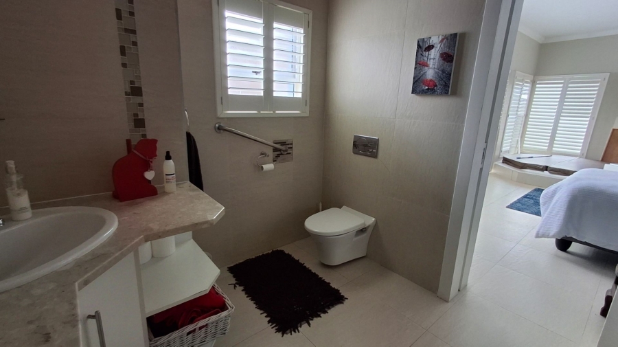 3 Bedroom Property for Sale in Boggomsbaai Western Cape